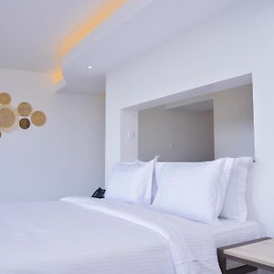 Deluxe Queen Suite